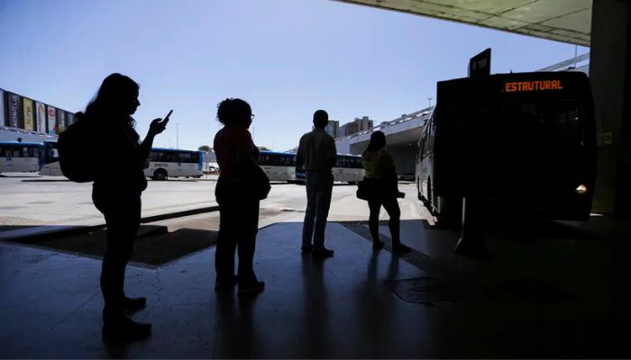  Nove em cada 10 mulheres já sofreram violência ao se deslocar à noite 